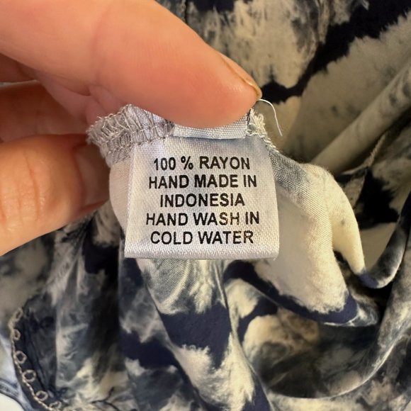 Skemo Blue and White Tie-dye Embroidered Kimono - Picture 8 of 8